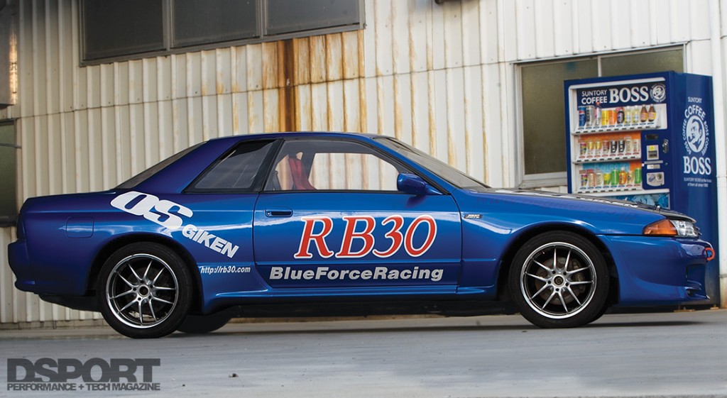 Side profile shot of the OS Giken RB30 Nissan R32