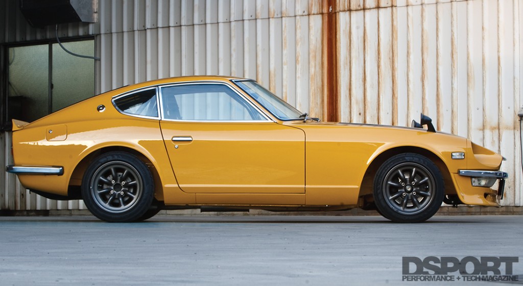 Side shot of Tomitaku's Datsun 240Z