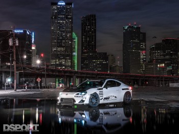 Night shot in the city of the Leong FR-S