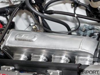 Custom intake manifold in the Buschur Racing 1G