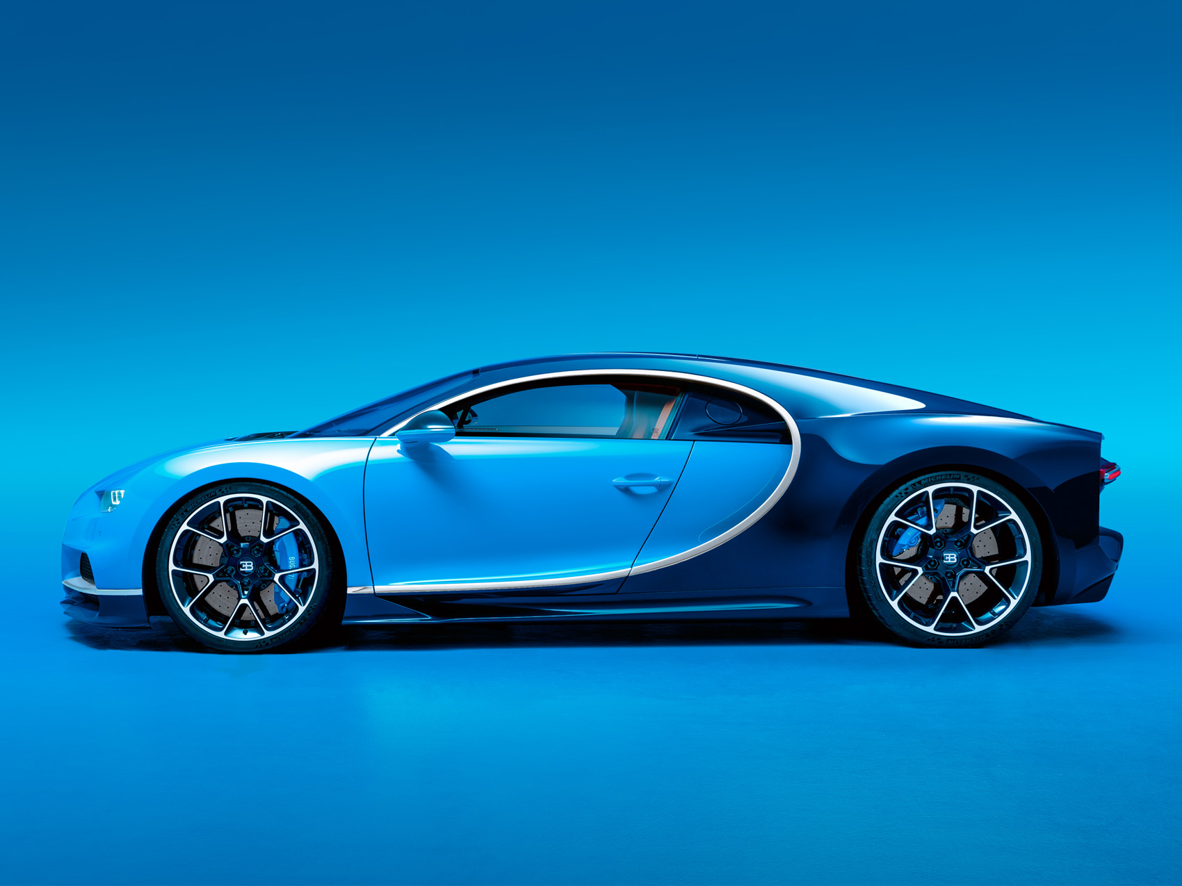 The Bugatti Chiron Premieres at Geneva with Huge Figures - DSPORT Magazine