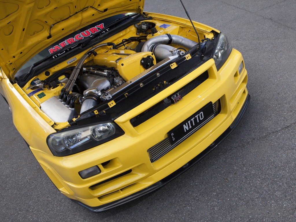 DSPORT Feature RH9 Yellow Nissan Skyline GT-R V-Spec