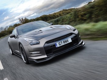 DSPORT Magazine feature on an 850-horsepower Street-driven Nissan GT-R